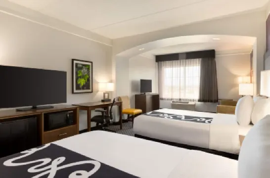 La Quinta Inn & Suites by Wyndham Arlington North 6 Flags Dr Hoteles en 