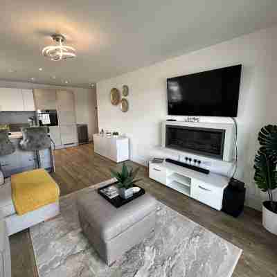 2 bed 2 bath Waterfront Luxury Apartment Rooms