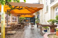 GREEN MEADOW VILLA&café