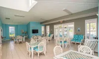 Beachside Condo - Family Friendly & just a short block away from the ocean.