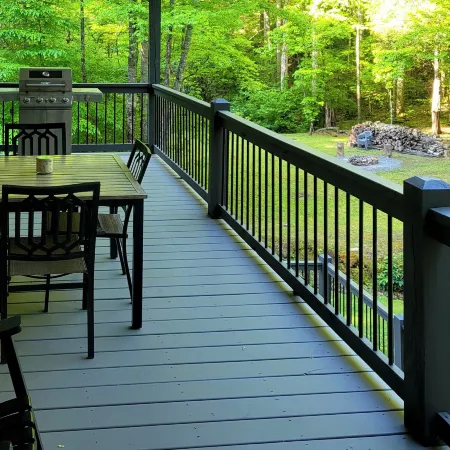 Creekside Cabin in Franklin ~ 8 Mi to Downtown!