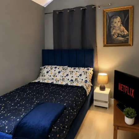 Double room in the city centre perfect for contractors and fb fans
