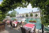 Casa di Paola: Lake-View Balcony Apartment in Peschiera - Happy Rentals - Apartments