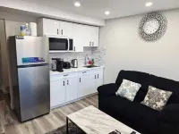 Cozy Two Bedrooms Basement Suite