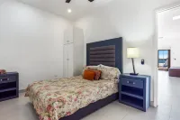 Bright Dog-Friendly Suite with Kitchenette, Heated Outdoor Pool, Hot Tub, Patio - Beach