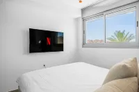 Light Filled Modern Eilat Getaway - Homestays