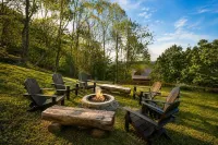 Sunrise Views + Hot Tub + Fire Pit - Near Hawksnest