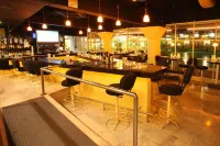 Clarkton Hotel Apartment - bar