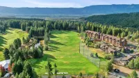 Top Floor Views w Hot Tub Golf Course - 4-Star