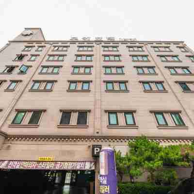 Vine Hotel Hotel Exterior
