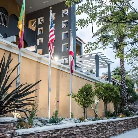 Tilt Hotel Universal-Hollywood, Ascend Hotel Collection Отели рядом с достопримечательностью «Юниверсал-Сити»