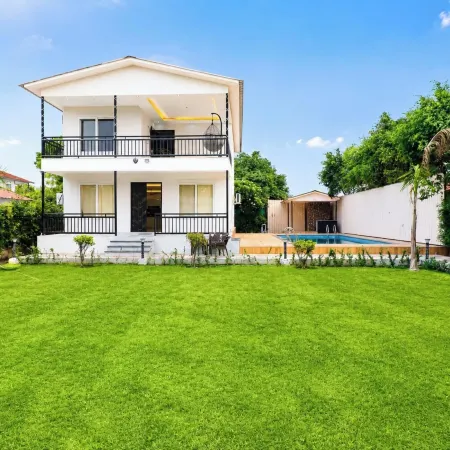 4 Bedroom Farmhouse With Private Pool In Noida