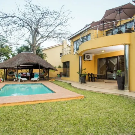 Room-Ezulwini Guest House - Queen Room w
