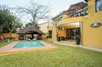 Room-Ezulwini Guest House - Queen Room w