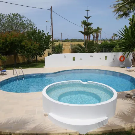 Xenos Villa 2 with 5 Bedrooms Private Swimming Pool, Near the Sea