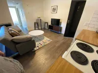 Lovely 1 Bedroom Condo Free Parking and Balcony - Apartments