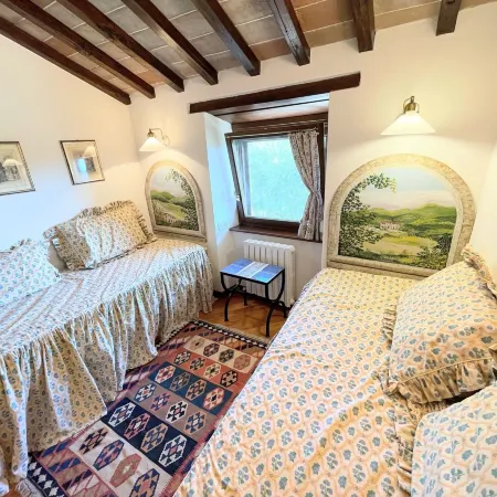 Luxurious Umbrian Retreat for 10 with Private Terrace and Pool