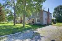 Charming Home Walkable to Downtown Lee's Summit - 3-Star