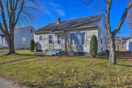 Charming Family Home ~ 4 Mi to Granite Peak! - parking