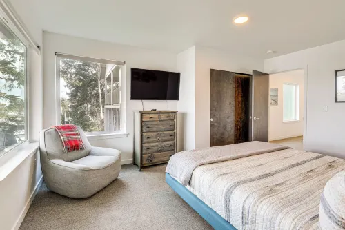 Depoe Bay Townhome w/ Deck & Stunning Ocean Views! - parking