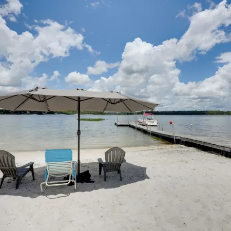 Private Beach & Dock! North Florida Lake House