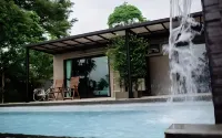 Canvas Family Home - piscine