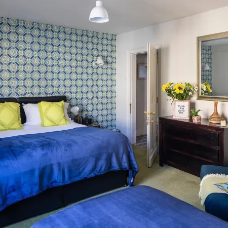 Dream Stays Bath - Trim Street Townhouse with Hot Tub