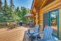 Waterfront Escape on Caribou Lake: Dock + Fire Pit - Parkering