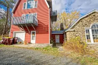 Charming Red Tower, Loft  ambiance, Mountain views, AC, WiFi, Berkshires NY - 2-Star