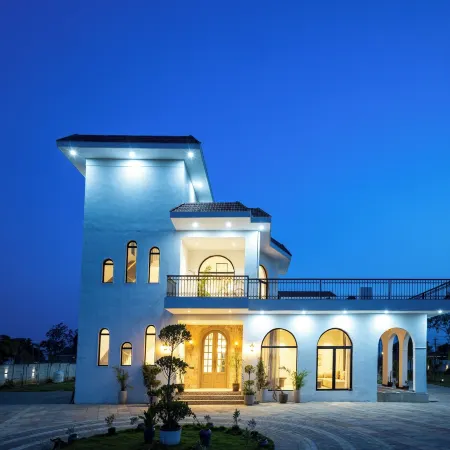 ELIVAAS Prive Heaven 6BHK Villa wth Pool