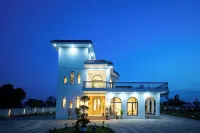 ELIVAAS Prive Heaven 6BHK Villa wth Pool - สระว่ายน้ำส่วนตัว