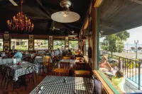 Harbor Shores on Lake Geneva - Bares