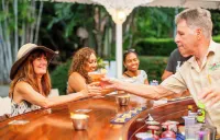 Plantation Beach Villas - bar