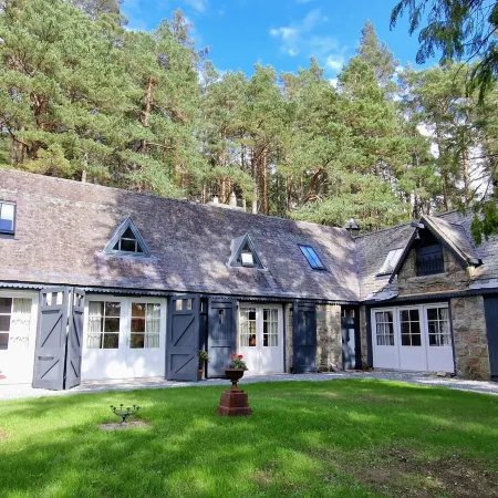 Cambus O' May Traditional Highland Hotel