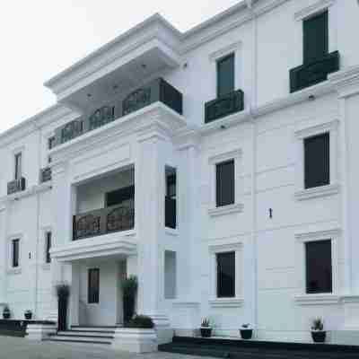 AlphaVista Luxury Apartment Hotel Exterior