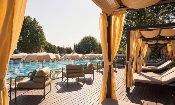 Living Place Hotel