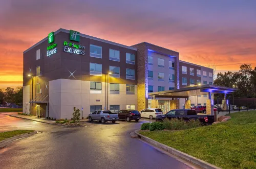 Holiday Inn Express WILLIAMSBURG by IHG - parking