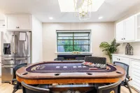 🚨Dallas Luxury Modern Home- Heated Salt Pool and Spa 🏊 4 Bedrooms Sleeps 14+ - สระว่ายน้ำส่วนตัว