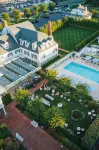 Canoe Place Inn & Cottages - 4-Star