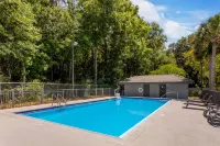 Quality Inn Gainesville Near University - Pools