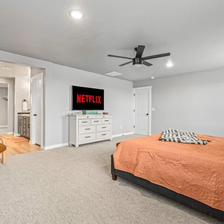 Spacious 5BR - Gamer Room - Hot Tub & Basketball