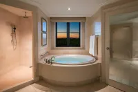 The St. Regis Atlanta - Hot Tub