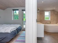 Bright Family Cottage by Kelstrup Beach - 홈스테이