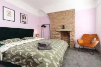 Sefton Park 2 Desks W M Dining Parking - Bungalows