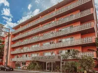 Royal Grove Waikiki Hotel dekat Pantai Waialae