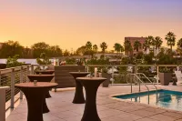 AC Hotel by Marriott Irvine - piscina