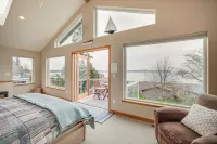 Beautiful Birch Bay Retreat w/ Deck & Fire Pit! - Homestays