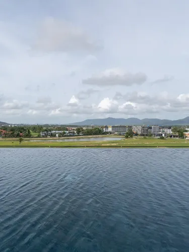 รูปภาพของSkyPark Celeste, rooftop pool and golf view. 1 bdr