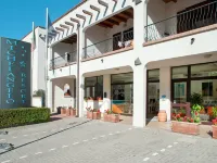 Caliente Hotels near Bango Kursaal