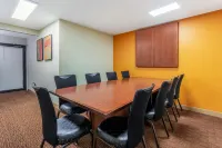 La Quinta Inn & Suites by Wyndham Chicago Tinley Park Hotels in Matteson